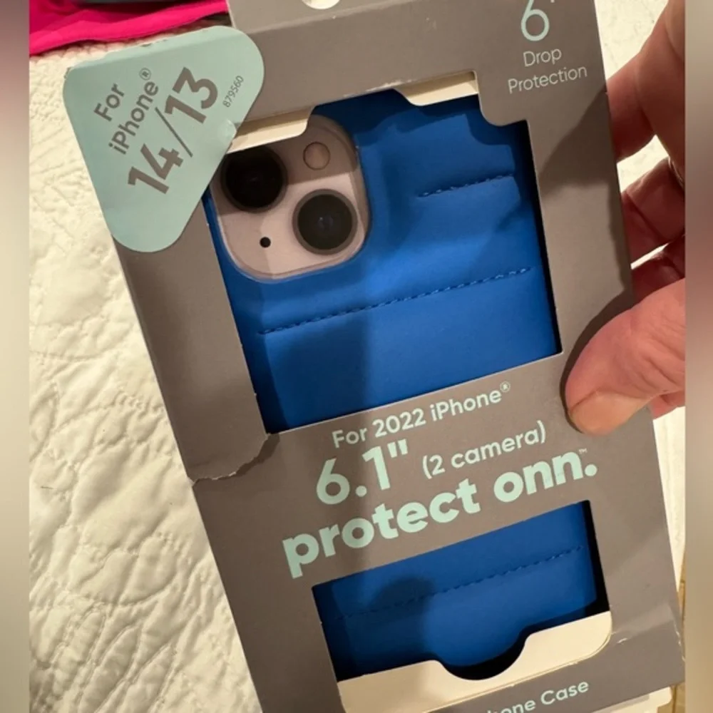 iPhone 13/14 fun quilted case- 6 ft drop tested. See pic for details and more💙